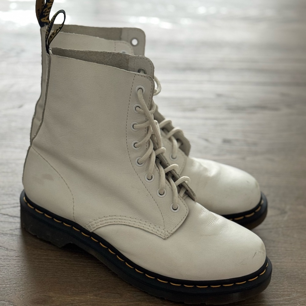Doc Martens Combat | White